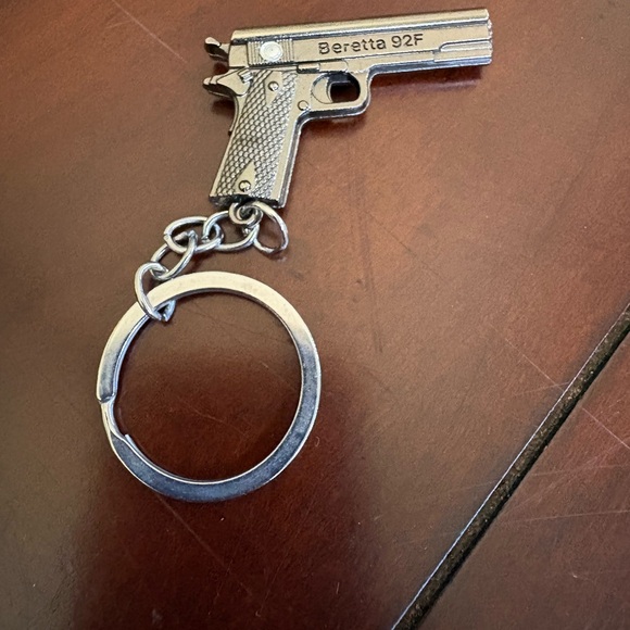 Silver Gun Keychain - Picture 2 of 4